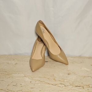 Vince Camuto Beige Tan Leather Flared 3.5" Heels Pumps EUC Size 8.5